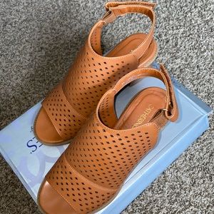 women’s dress sandal